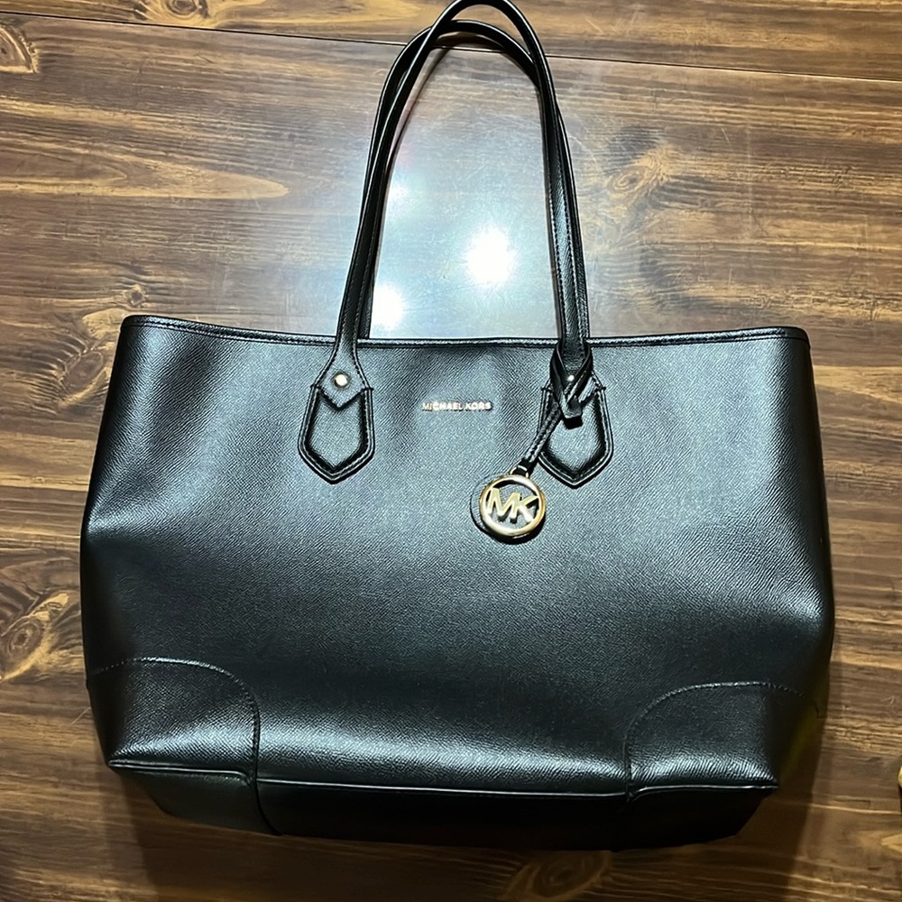 Michael Kors Saylor black large tote leather bag excellent condition!